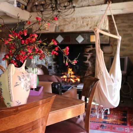 Le Moulin A Huile Bed & Breakfast Vailhourles Exterior photo