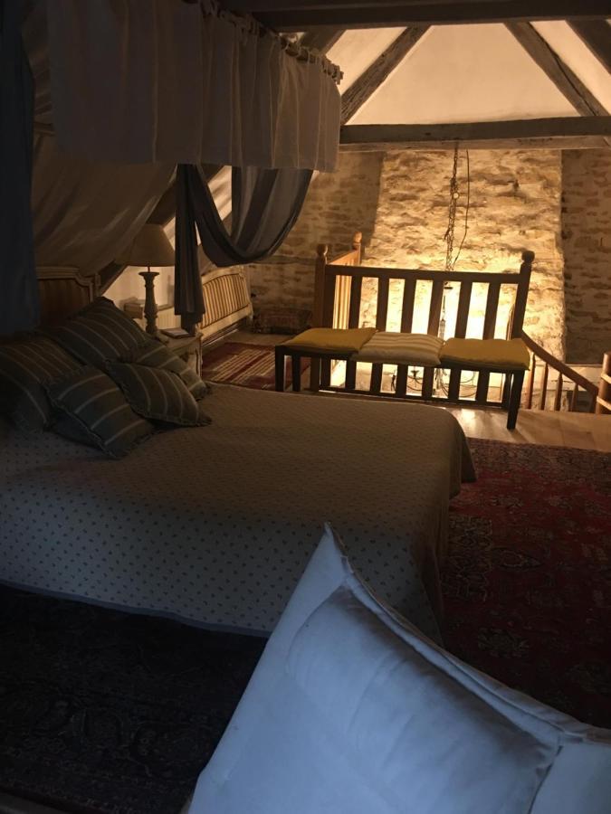 Le Moulin A Huile Bed & Breakfast Vailhourles Exterior photo