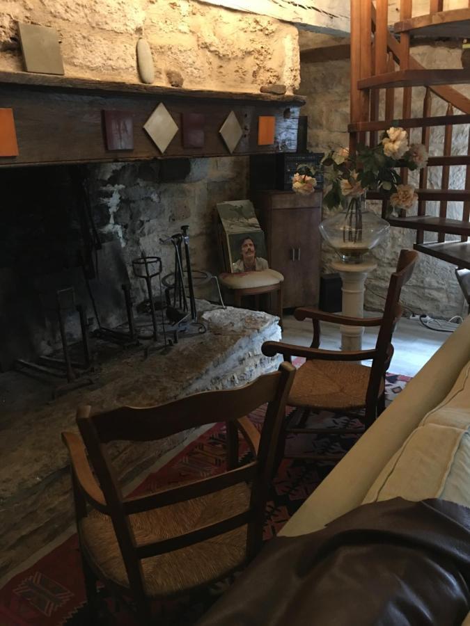 Le Moulin A Huile Bed & Breakfast Vailhourles Exterior photo