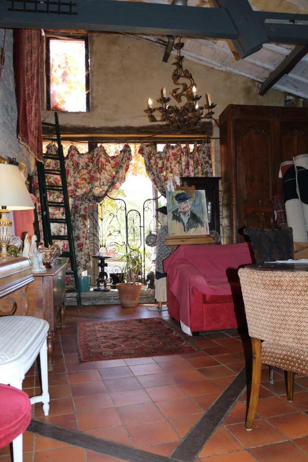 Le Moulin A Huile Bed & Breakfast Vailhourles Exterior photo